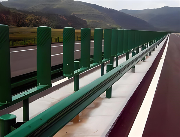 仙桃三波护栏板在高速公路的应用